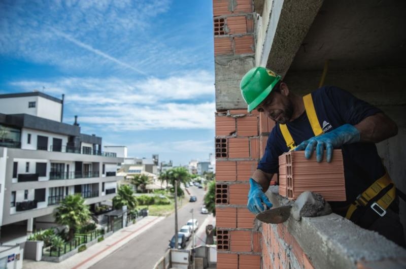 Com os melhores indicadores em quatro anos, construção civil catarinense aposta em retomada
